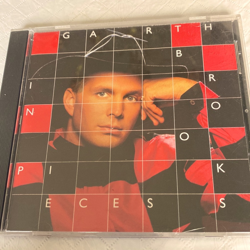 🎶PRICING🎶 Garth Brooks In Pieces Music CD